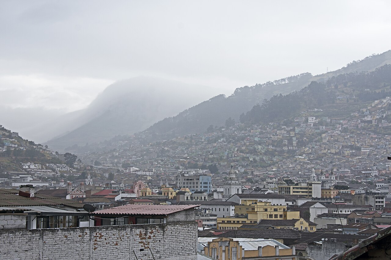 El centro histórico de Quito visto desde un mirador